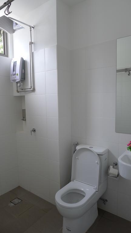 R Residence Jelutong Exterior foto